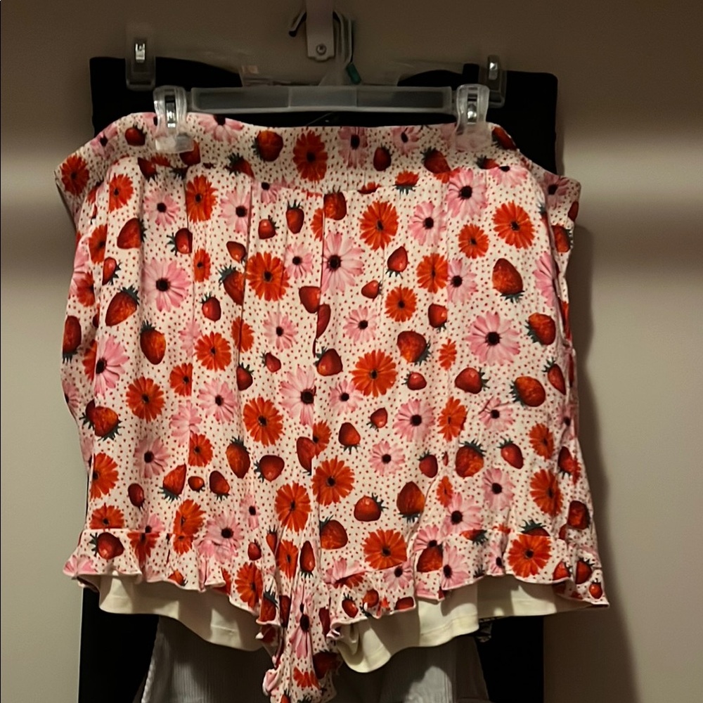Retro Chic by Torrid Floral Pink and Red Shorts
